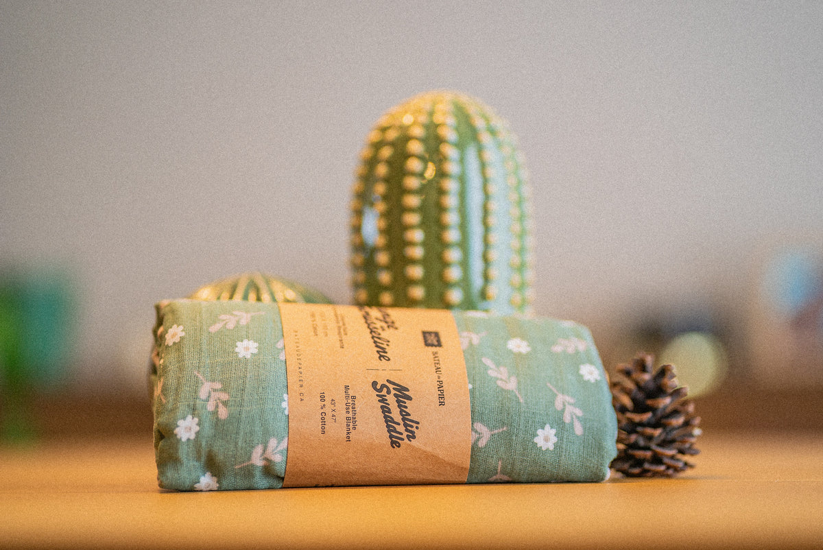 Lange en mousseline – Motif petites fleurs et feuillage vert sauge