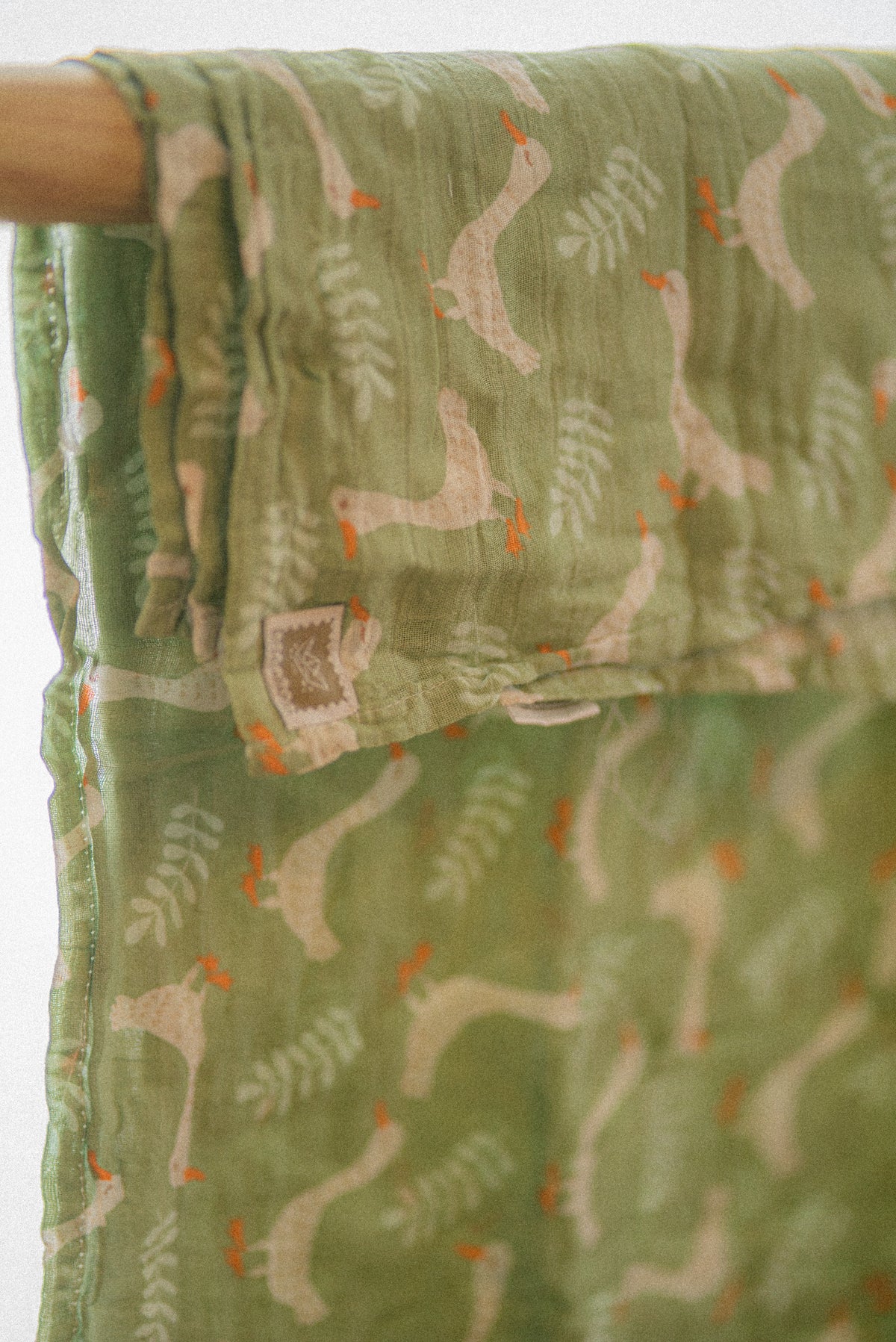 Lange en mousseline – Motif oies et feuillage vert sauge