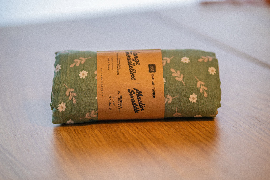 Lange en mousseline – Motif petites fleurs et feuillage vert sauge